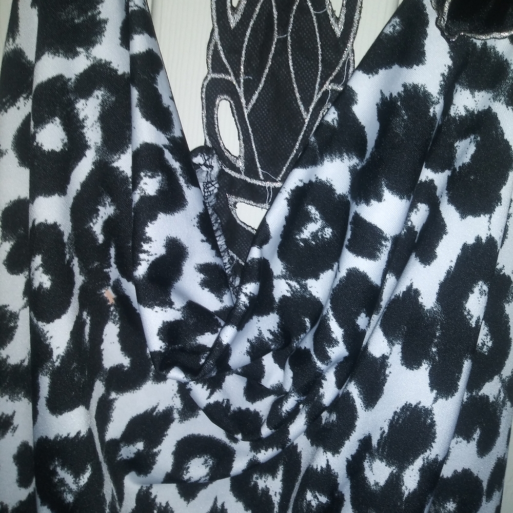 ❤5 for $25❤ Womens Black & white design summer top